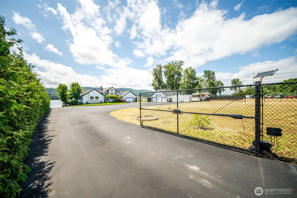 2207 Dike Road Woodland WA 98674