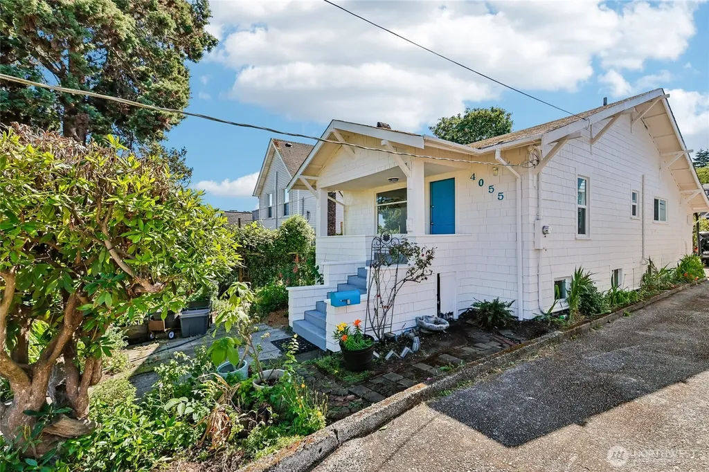 4055 Latona Avenue NE Seattle WA 98105