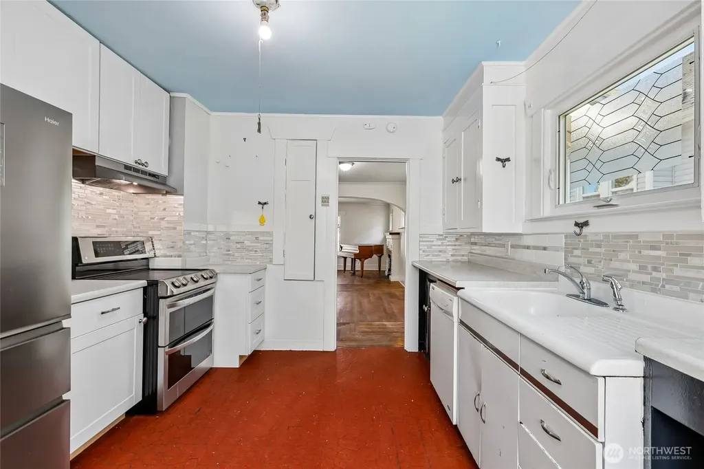 4055 Latona Avenue NE Seattle WA 98105