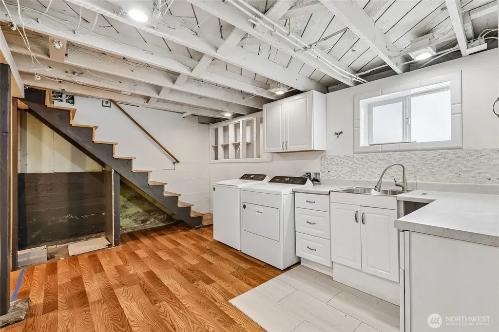 4055 Latona Avenue NE Seattle WA 98105
