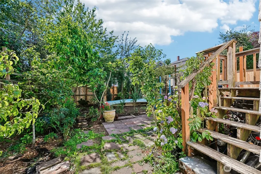 4055 Latona Avenue NE Seattle WA 98105
