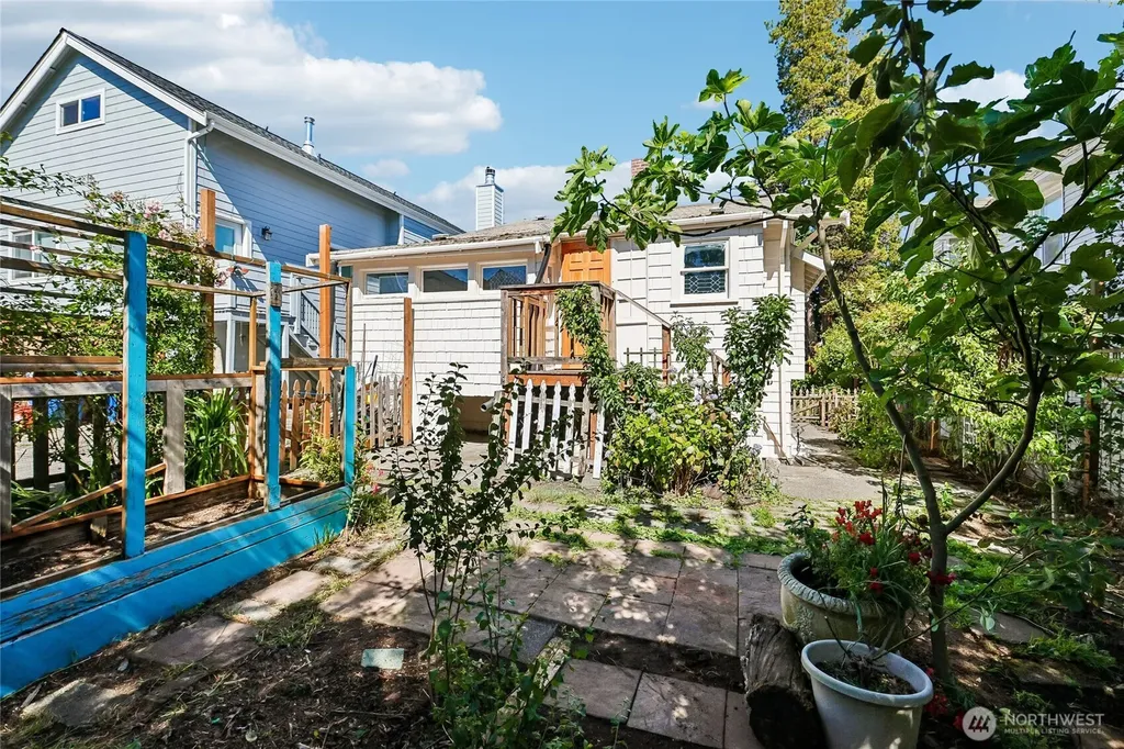 4055 Latona Avenue NE Seattle WA 98105