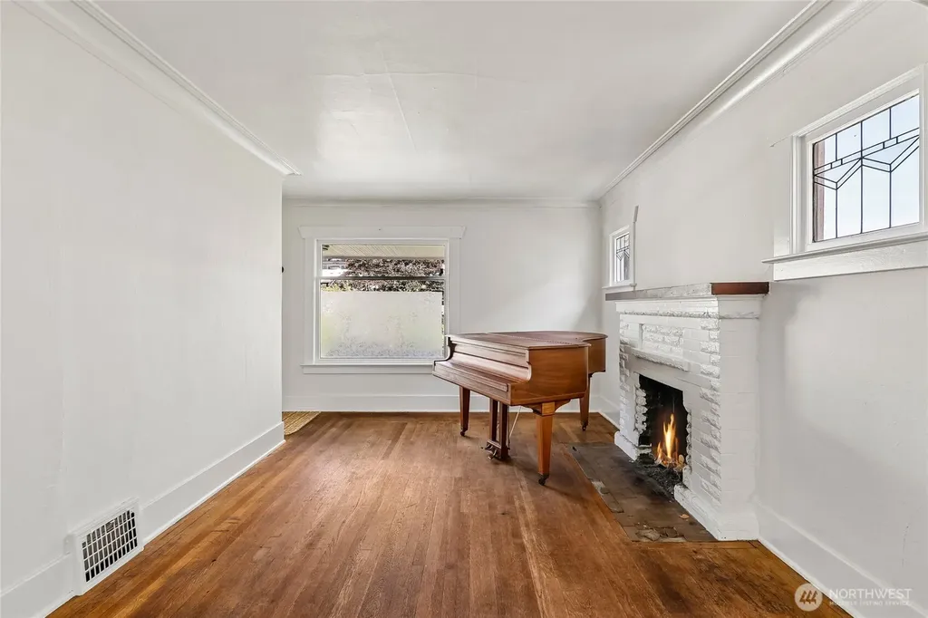 4055 Latona Avenue NE Seattle WA 98105