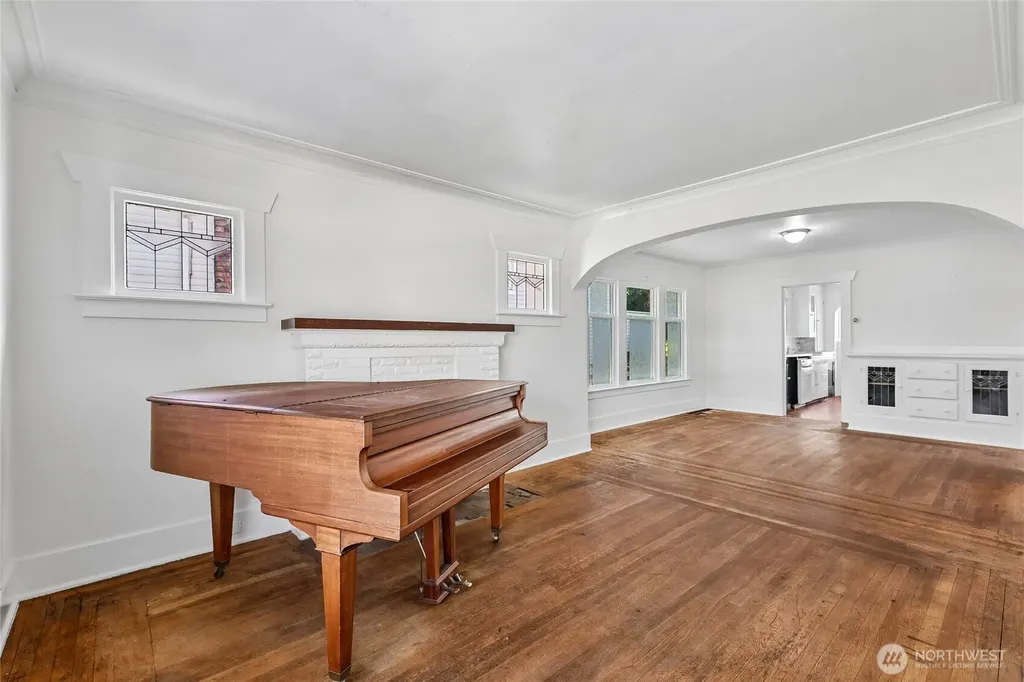 4055 Latona Avenue NE Seattle WA 98105