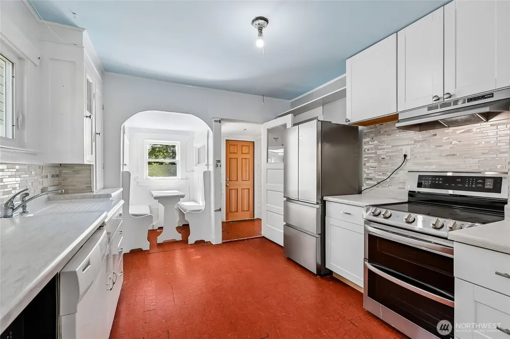 4055 Latona Avenue NE Seattle WA 98105