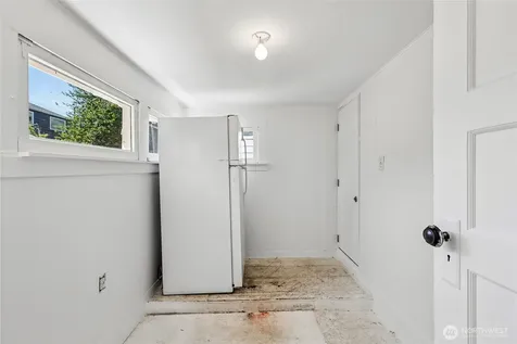 4055 Latona Avenue NE Seattle WA 98105