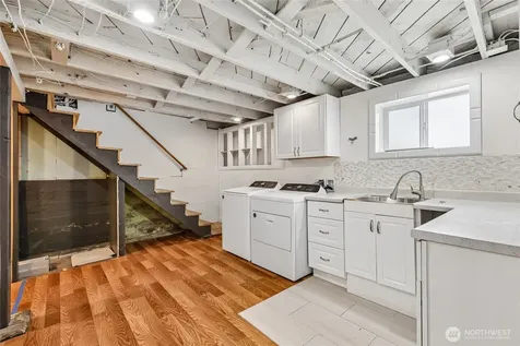 4055 Latona Avenue NE Seattle WA 98105