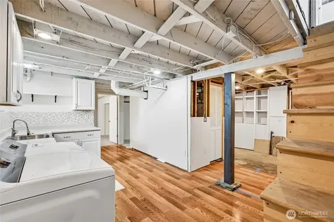 4055 Latona Avenue NE Seattle WA 98105