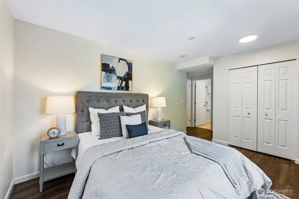 2530 15th Avenue W Seattle WA 98119