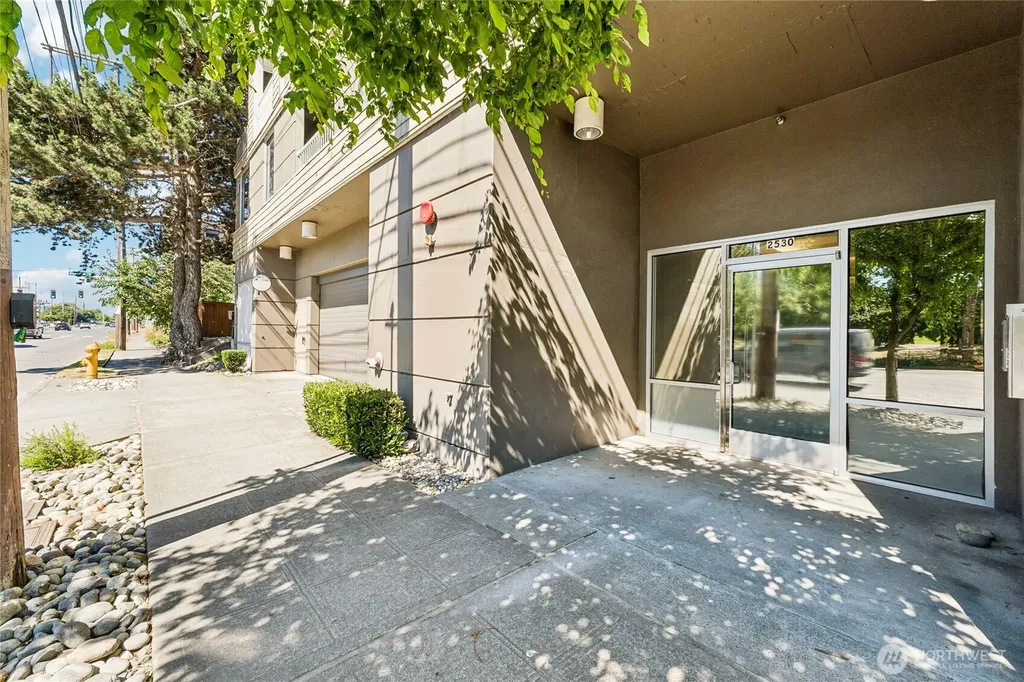 2530 15th Avenue W Seattle WA 98119