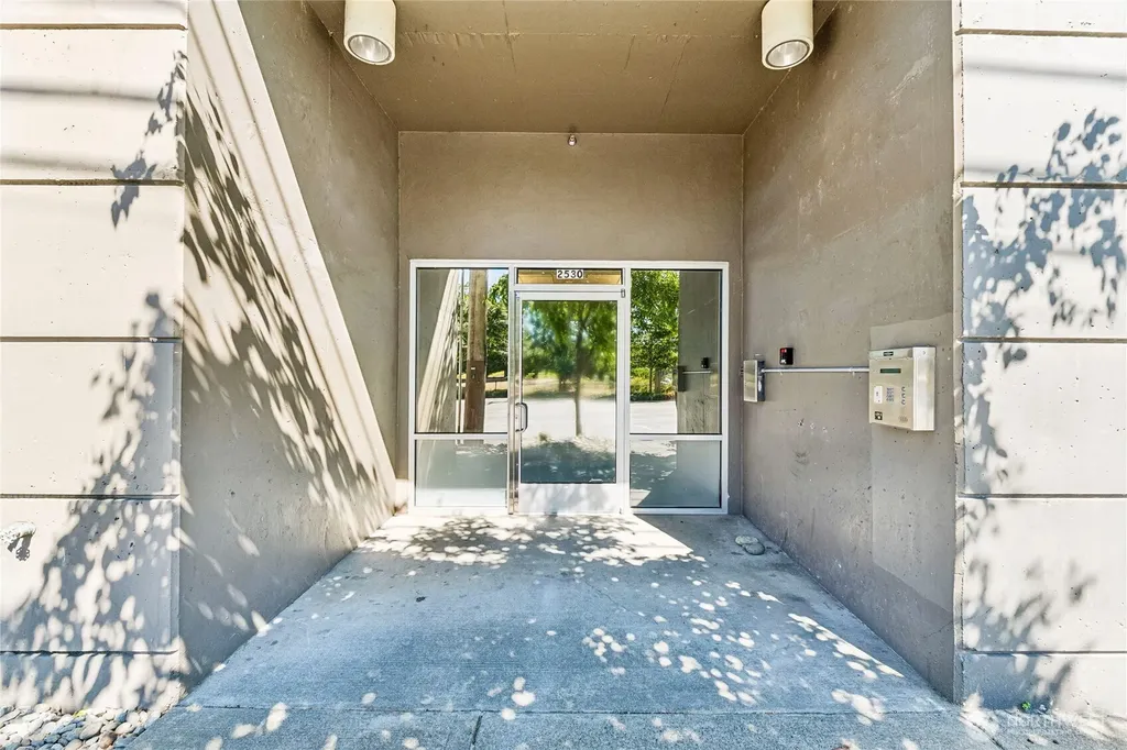 2530 15th Avenue W Seattle WA 98119