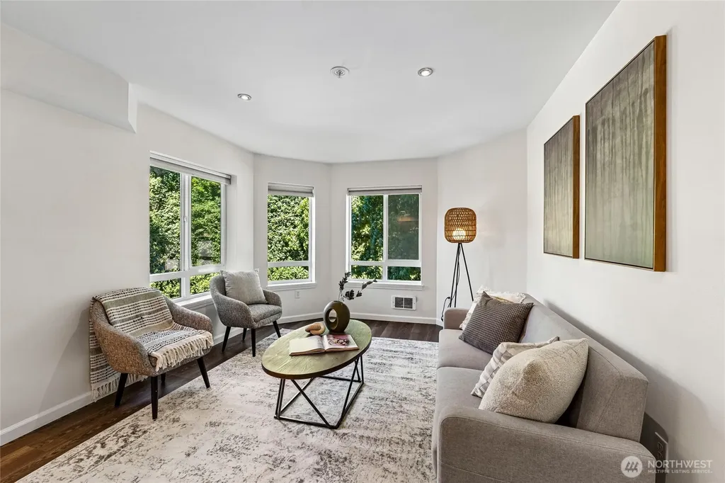 2530 15th Avenue W Seattle WA 98119
