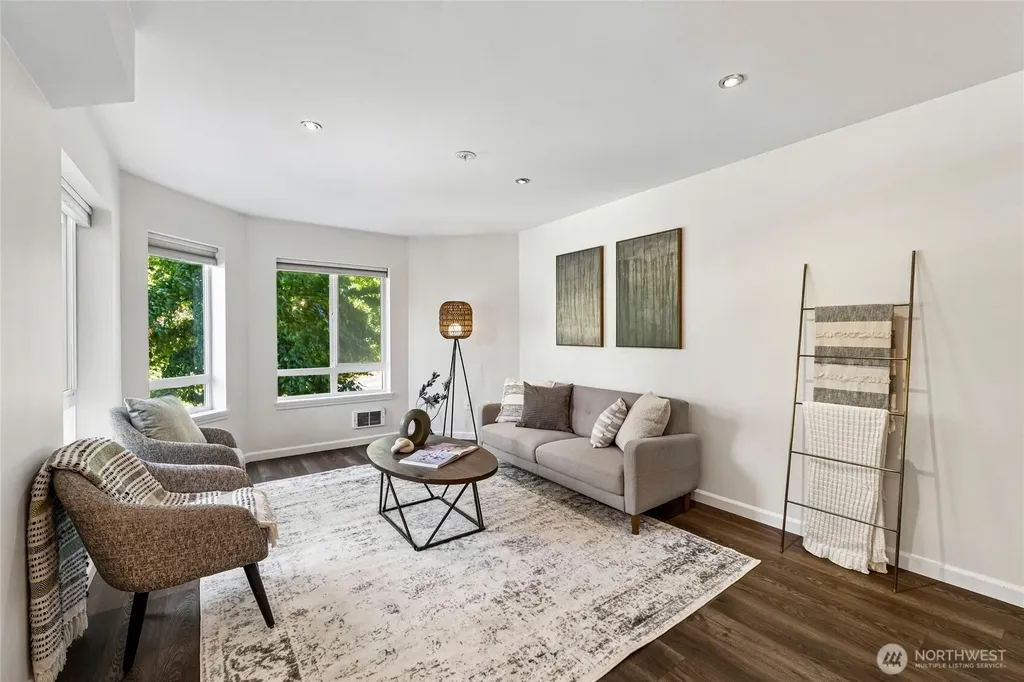2530 15th Avenue W Seattle WA 98119