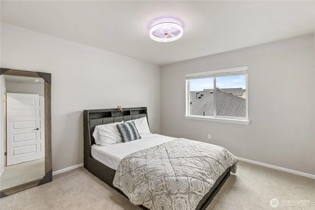 17621 Crossing Drive E Puyallup WA 98374