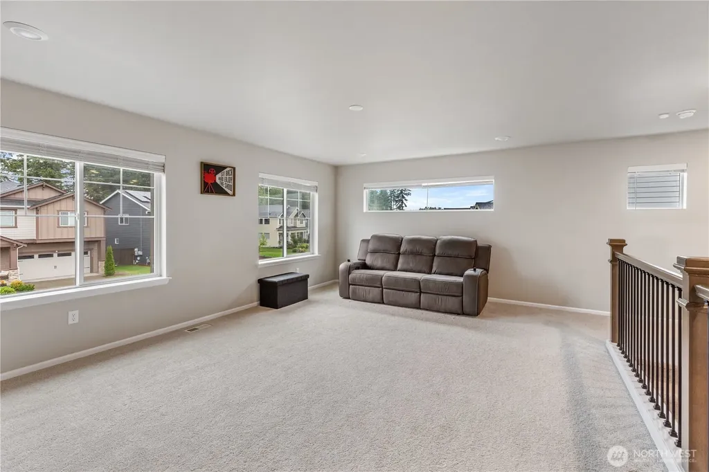 17621 Crossing Drive E Puyallup WA 98374