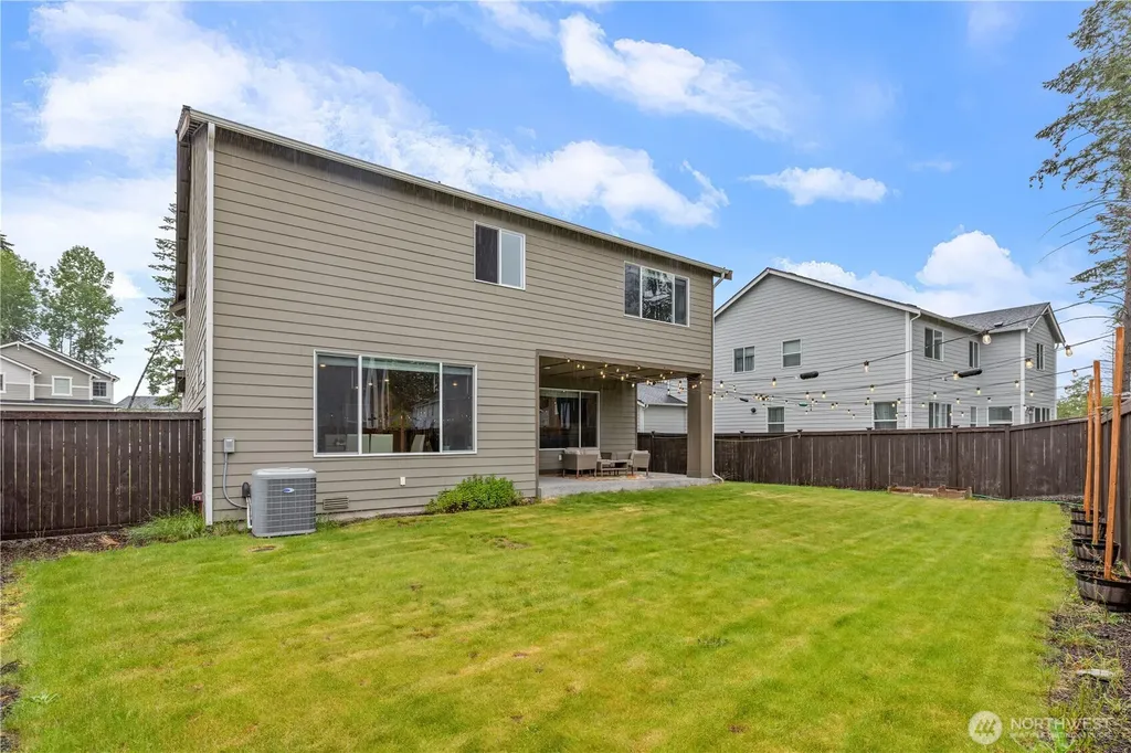 17621 Crossing Drive E Puyallup WA 98374