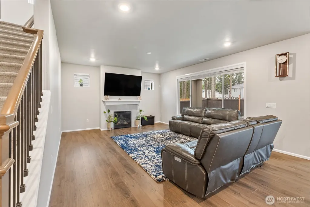 17621 Crossing Drive E Puyallup WA 98374