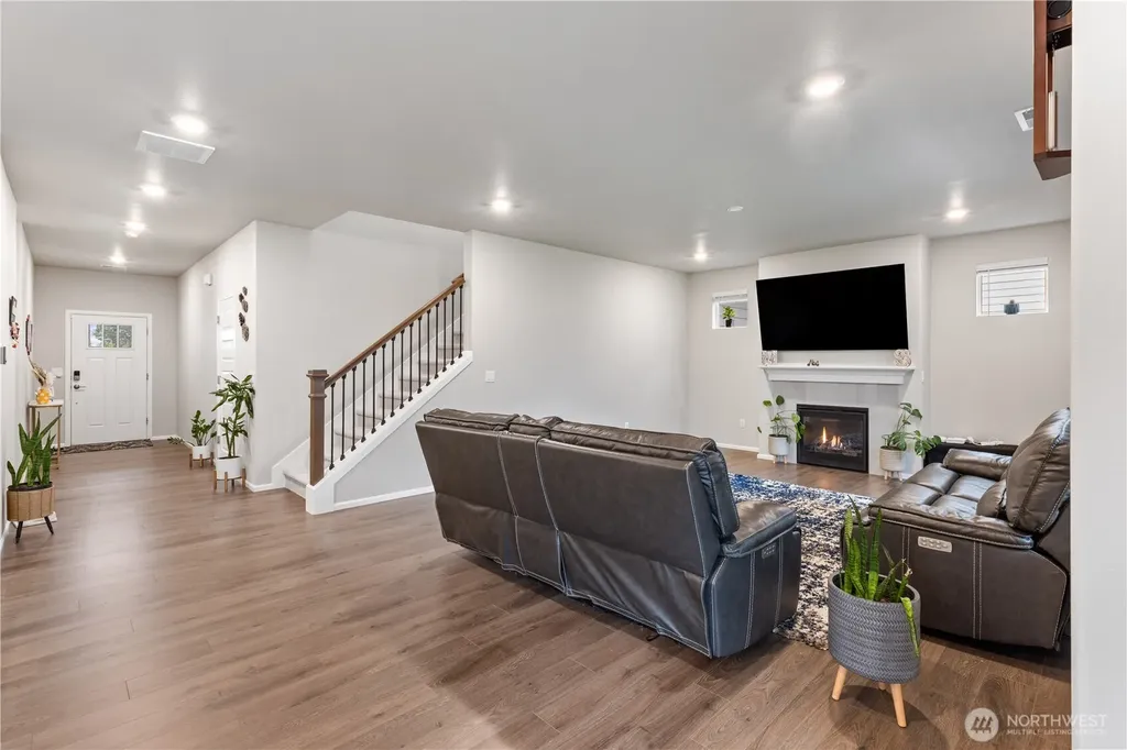 17621 Crossing Drive E Puyallup WA 98374