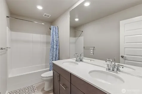 17621 Crossing Drive E Puyallup WA 98374
