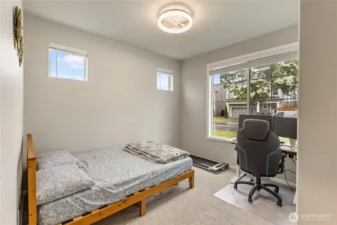 17621 Crossing Drive E Puyallup WA 98374