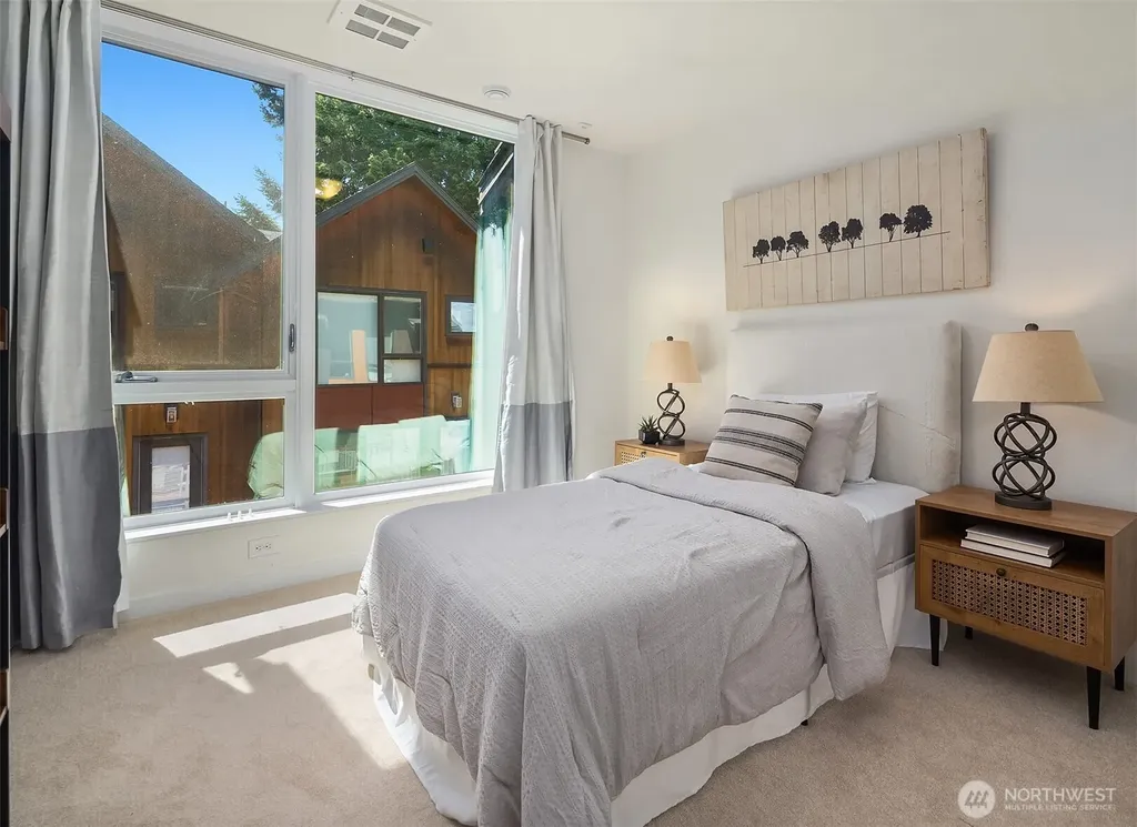 6546 32nd Avenue NE Seattle WA 98115