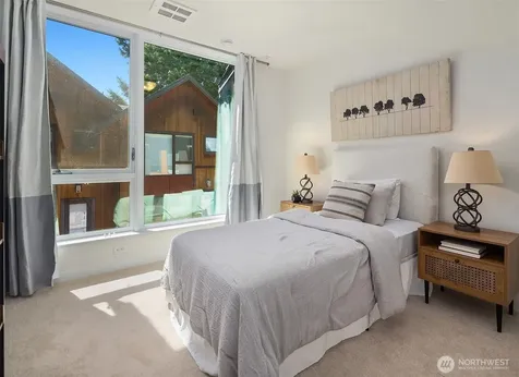 6546 32nd Avenue NE Seattle WA 98115