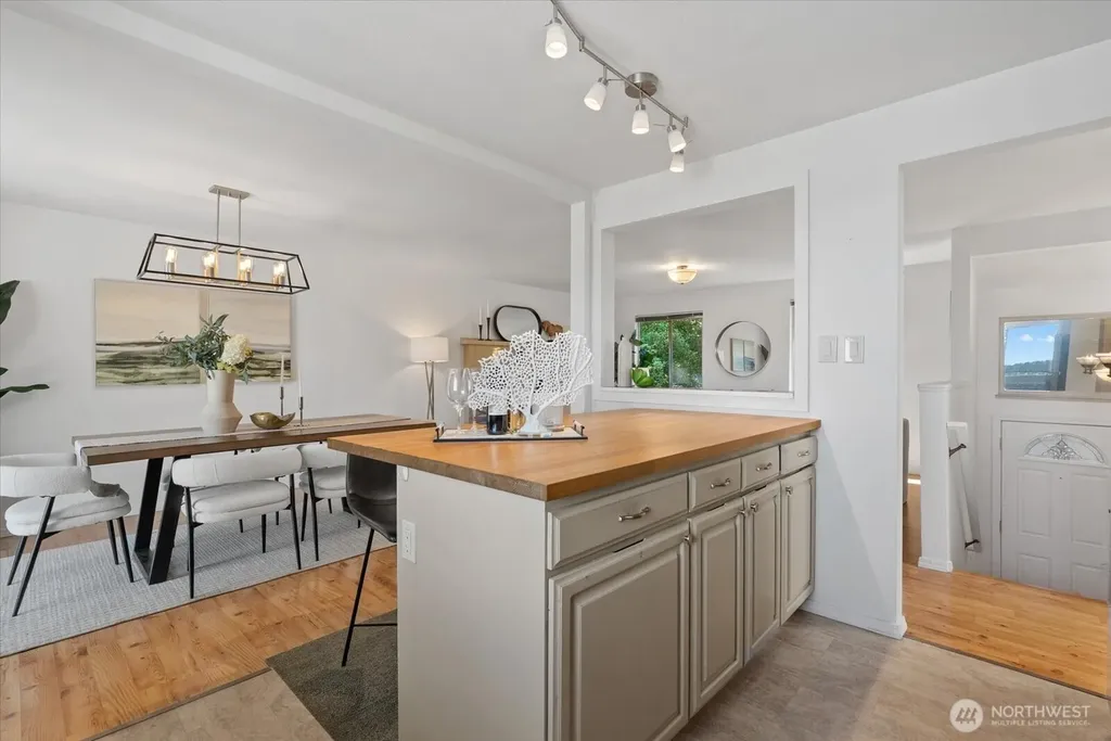 3006 89th Place SE Mercer Island WA 98040