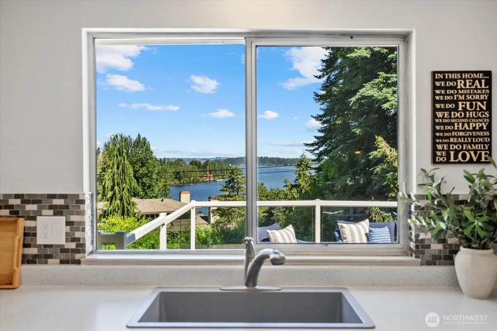 3006 89th Place SE Mercer Island WA 98040