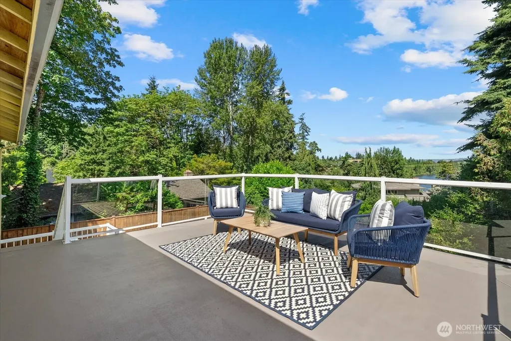 3006 89th Place SE Mercer Island WA 98040