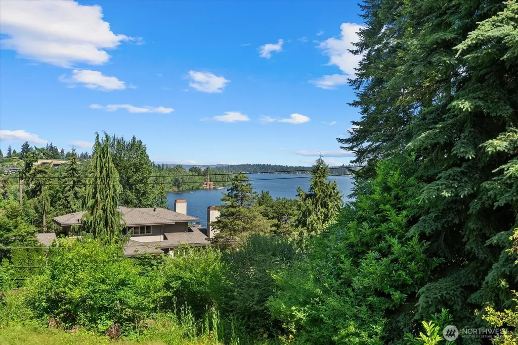 3006 89th Place SE Mercer Island WA 98040