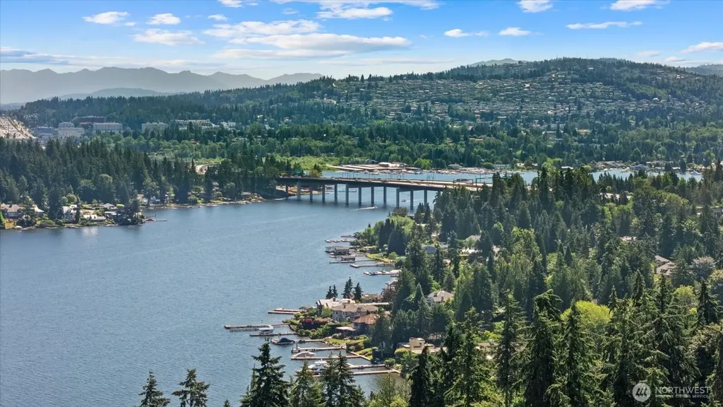 3006 89th Place SE Mercer Island WA 98040