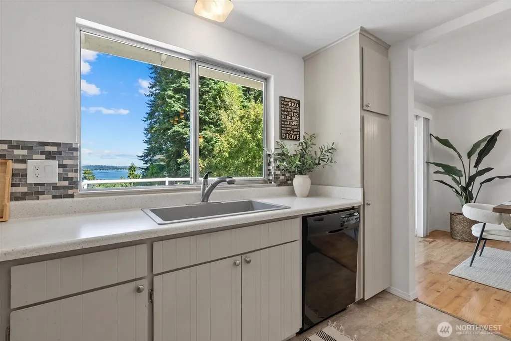 3006 89th Place SE Mercer Island WA 98040