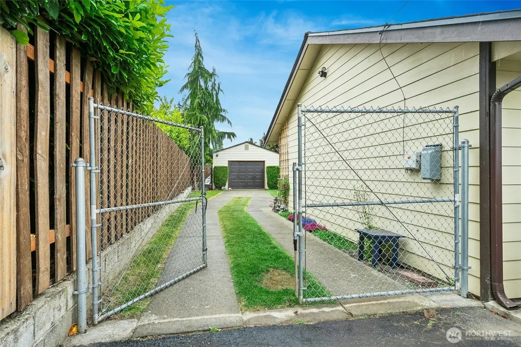 237 S 186th Street Burien WA 98148