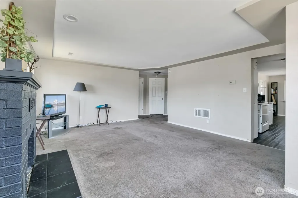 7048 S Oakes Street Tacoma WA 98409