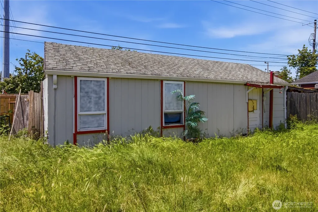 7048 S Oakes Street Tacoma WA 98409