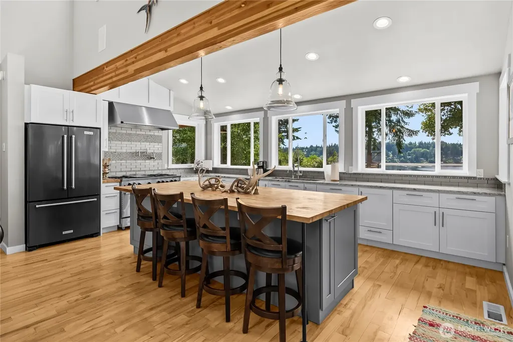 458 E Stretch Island Road S Grapeview WA 98546