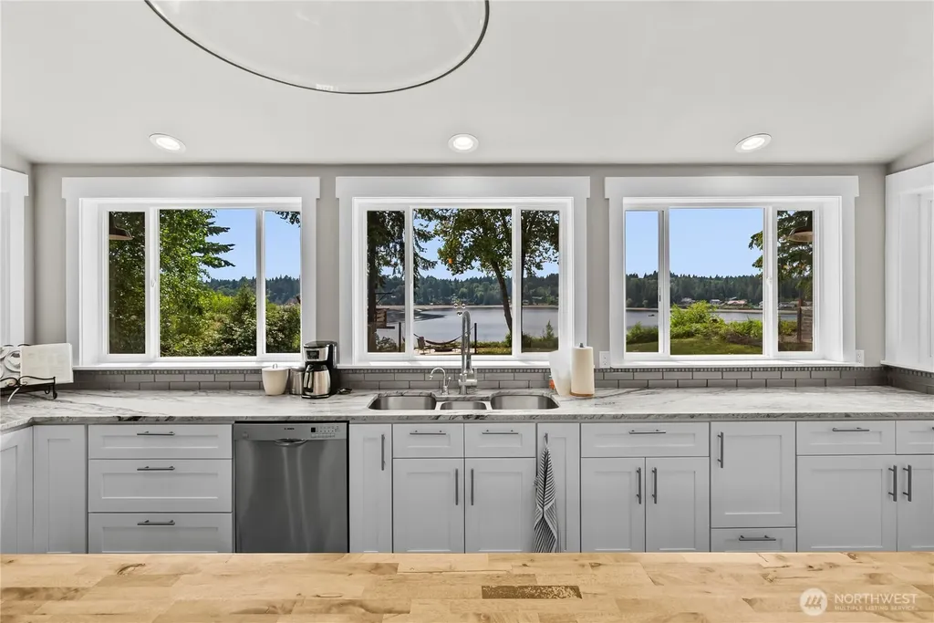 458 E Stretch Island Road S Grapeview WA 98546