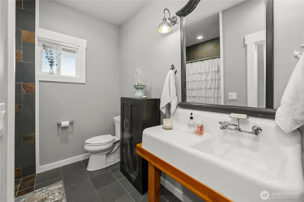 458 E Stretch Island Road S Grapeview WA 98546