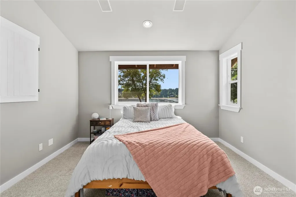 458 E Stretch Island Road S Grapeview WA 98546