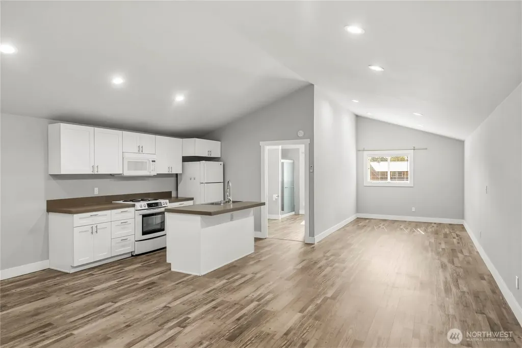 458 E Stretch Island Road S Grapeview WA 98546