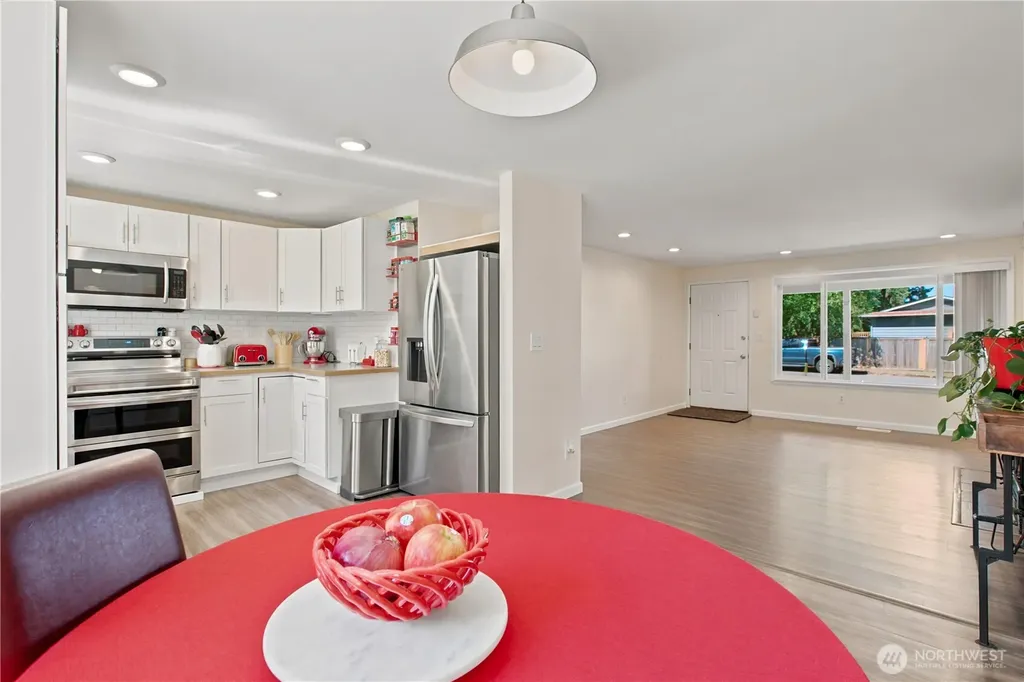 28504 23rd Avenue S Federal Way WA 98003