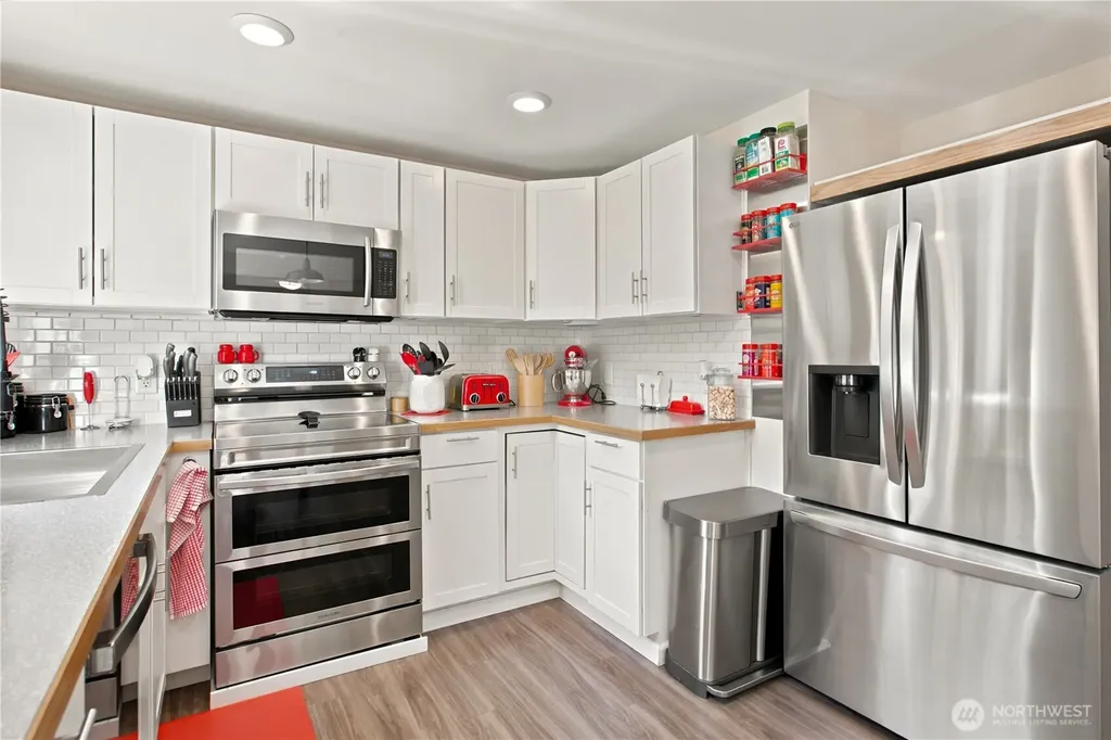 28504 23rd Avenue S Federal Way WA 98003