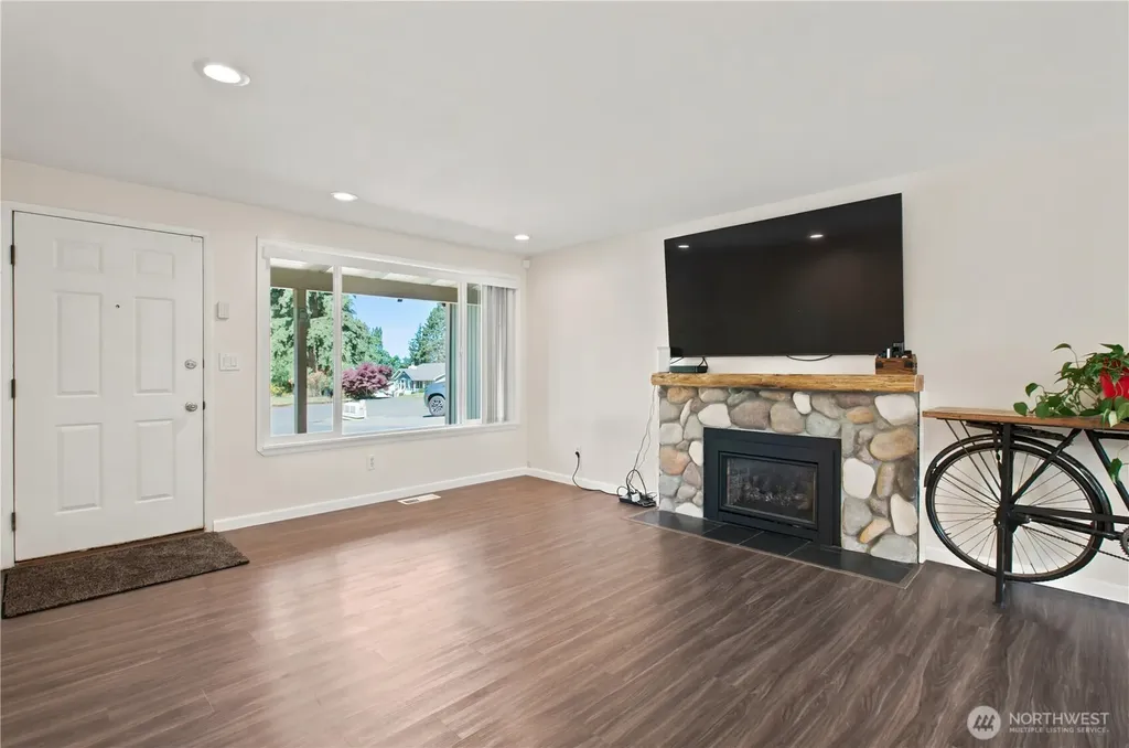 28504 23rd Avenue S Federal Way WA 98003