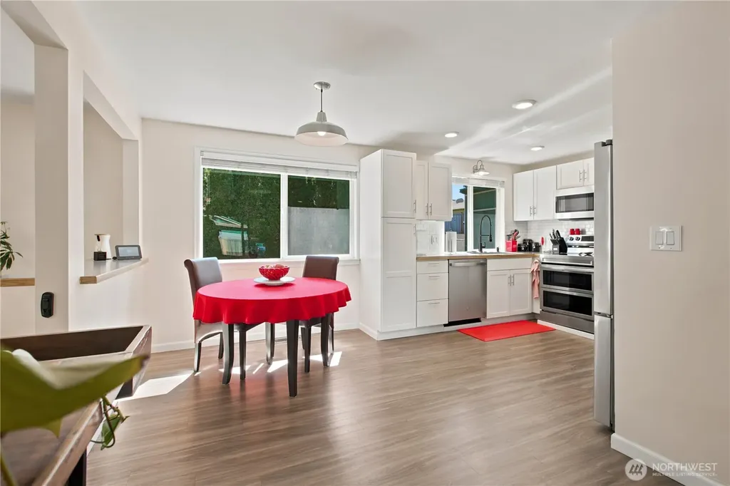 28504 23rd Avenue S Federal Way WA 98003