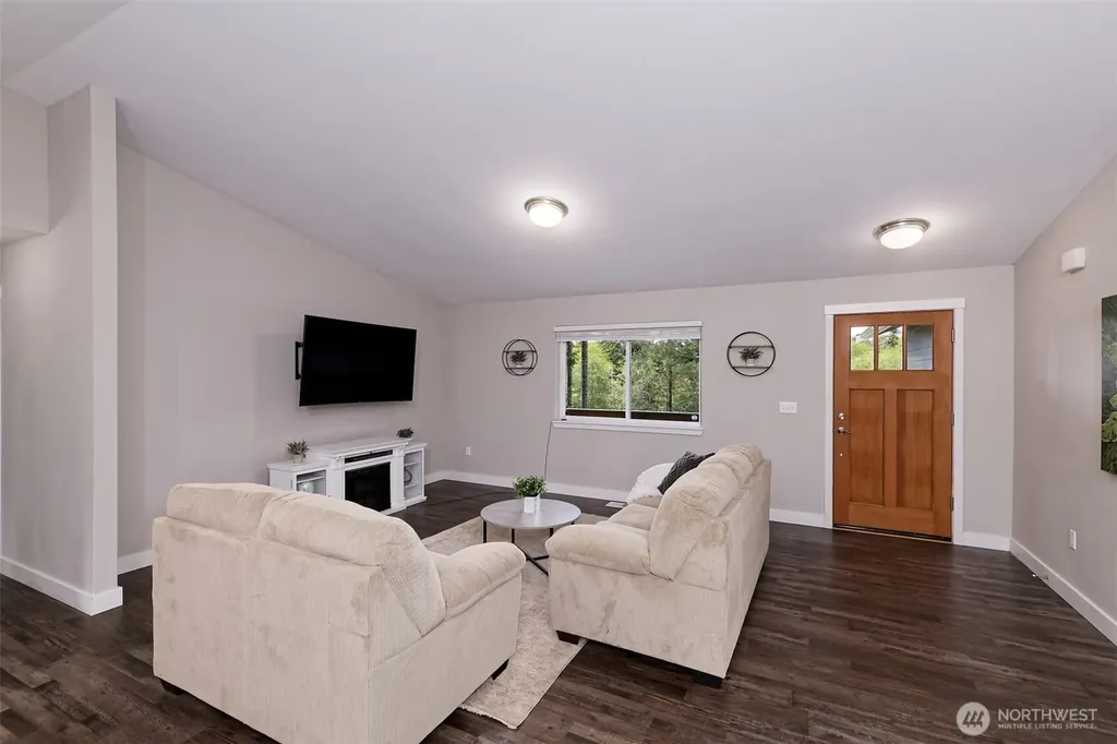 5031 E Rasor Road W Belfair WA 98528
