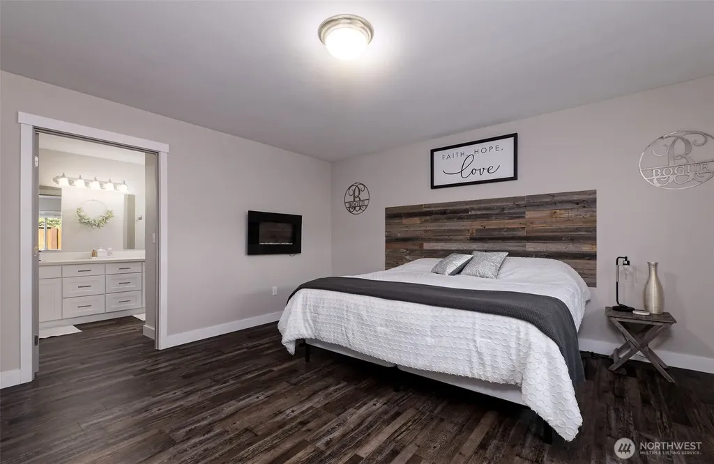 5031 E Rasor Road W Belfair WA 98528