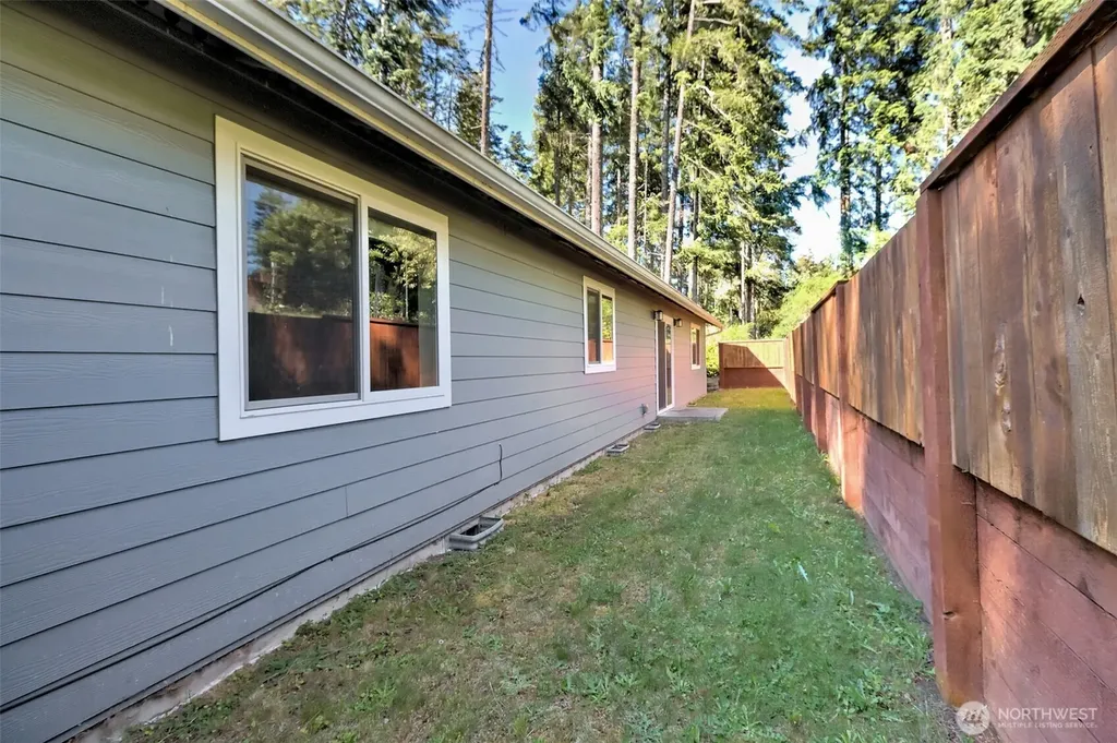 5031 E Rasor Road W Belfair WA 98528