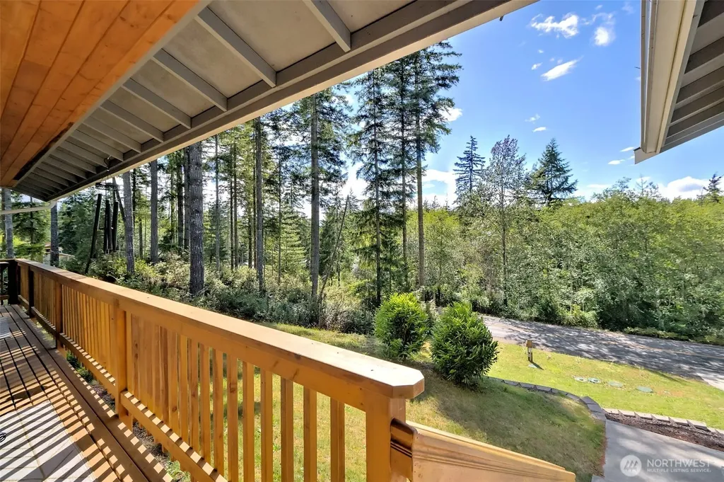5031 E Rasor Road W Belfair WA 98528