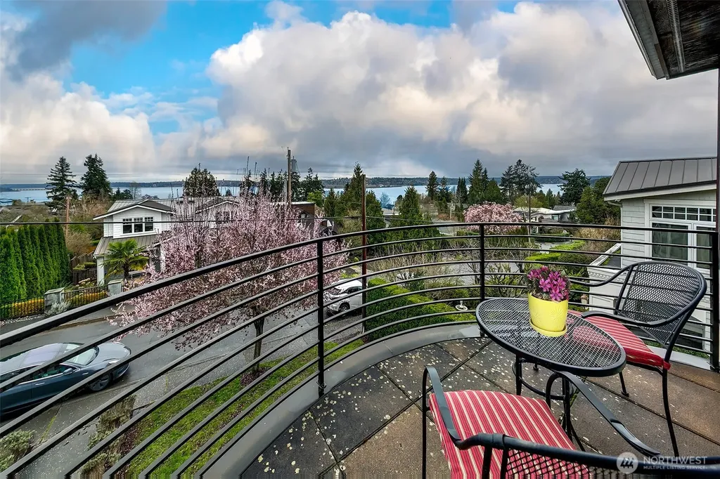 526 14th Avenue W Kirkland WA 98033
