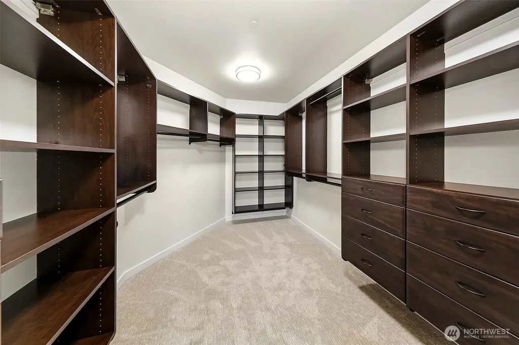 526 14th Avenue W Kirkland WA 98033